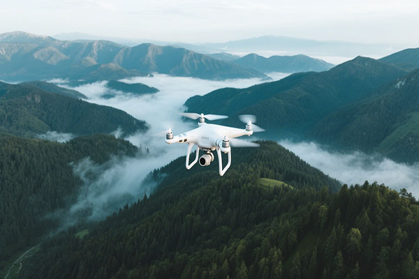 航拍无人机在极端环境（如高温、高海拔）下作业时，传感器（如 CMOS 相机、IMU）的性能会受哪些影响？