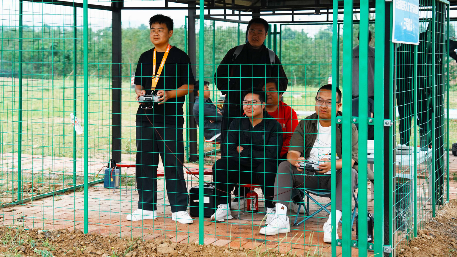 多旋翼无人机视距内驾驶员